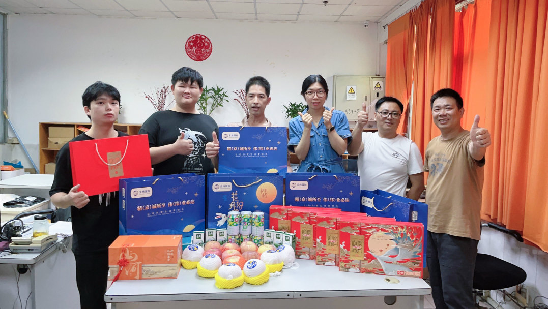 明月照千里，福利暖人心。東莞京福、京緯、京翼服裝有限公司發(fā)中秋節(jié)福利啦!(圖24)