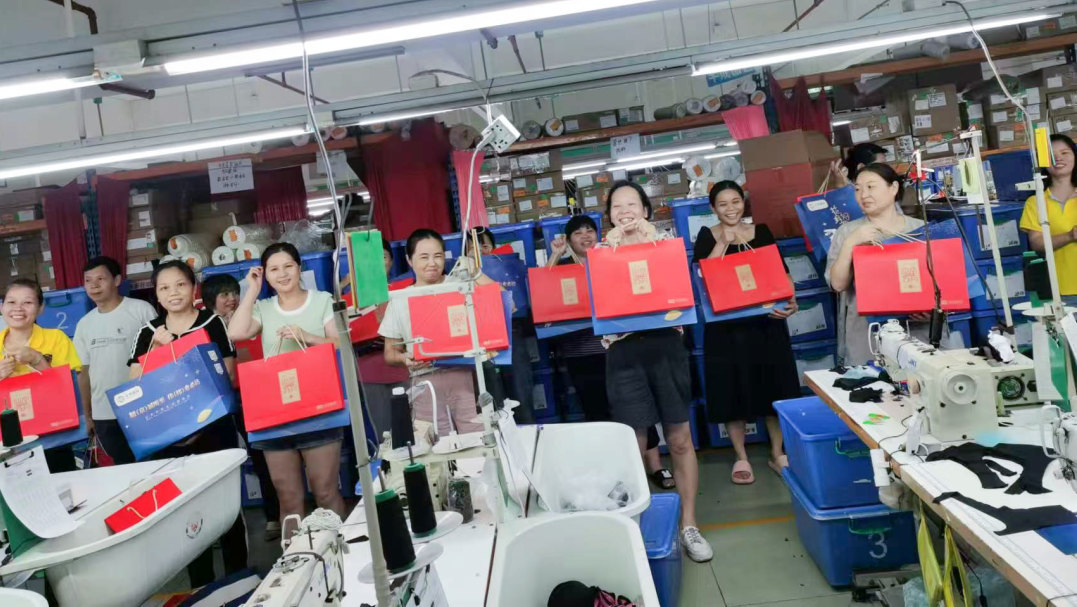 明月照千里，福利暖人心。東莞京福、京緯、京翼服裝有限公司發(fā)中秋節(jié)福利啦!(圖28)