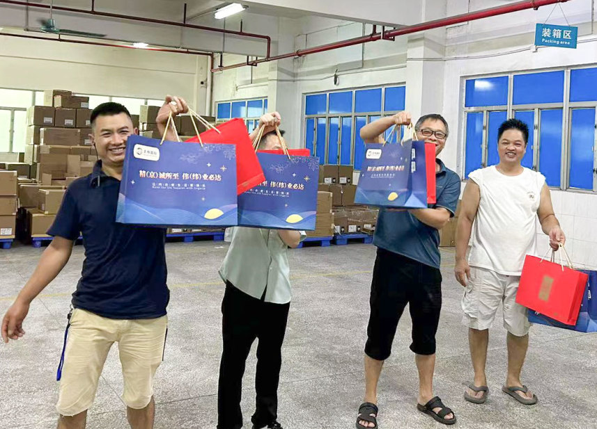明月照千里，福利暖人心。東莞京福、京緯、京翼服裝有限公司發(fā)中秋節(jié)福利啦!(圖25)