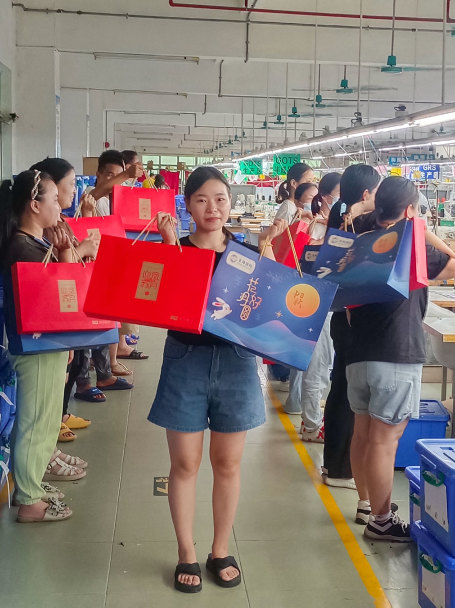 明月照千里，福利暖人心。東莞京福、京緯、京翼服裝有限公司發(fā)中秋節(jié)福利啦!(圖30)