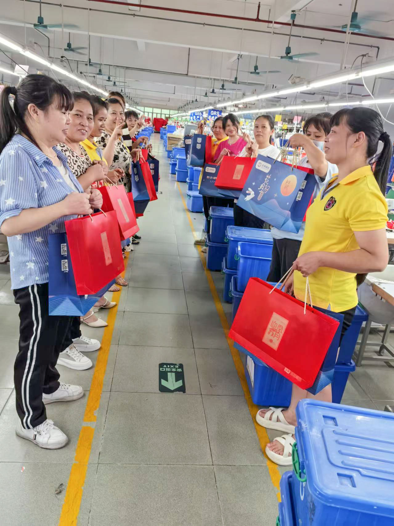 明月照千里，福利暖人心。東莞京福、京緯、京翼服裝有限公司發(fā)中秋節(jié)福利啦!(圖29)